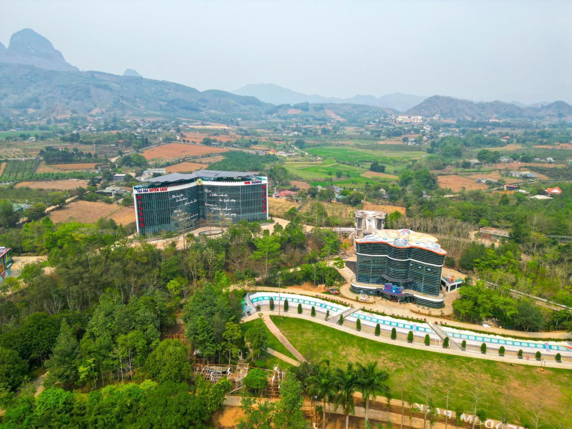 ホテル Meddom Park Cao Phong エクステリア 写真