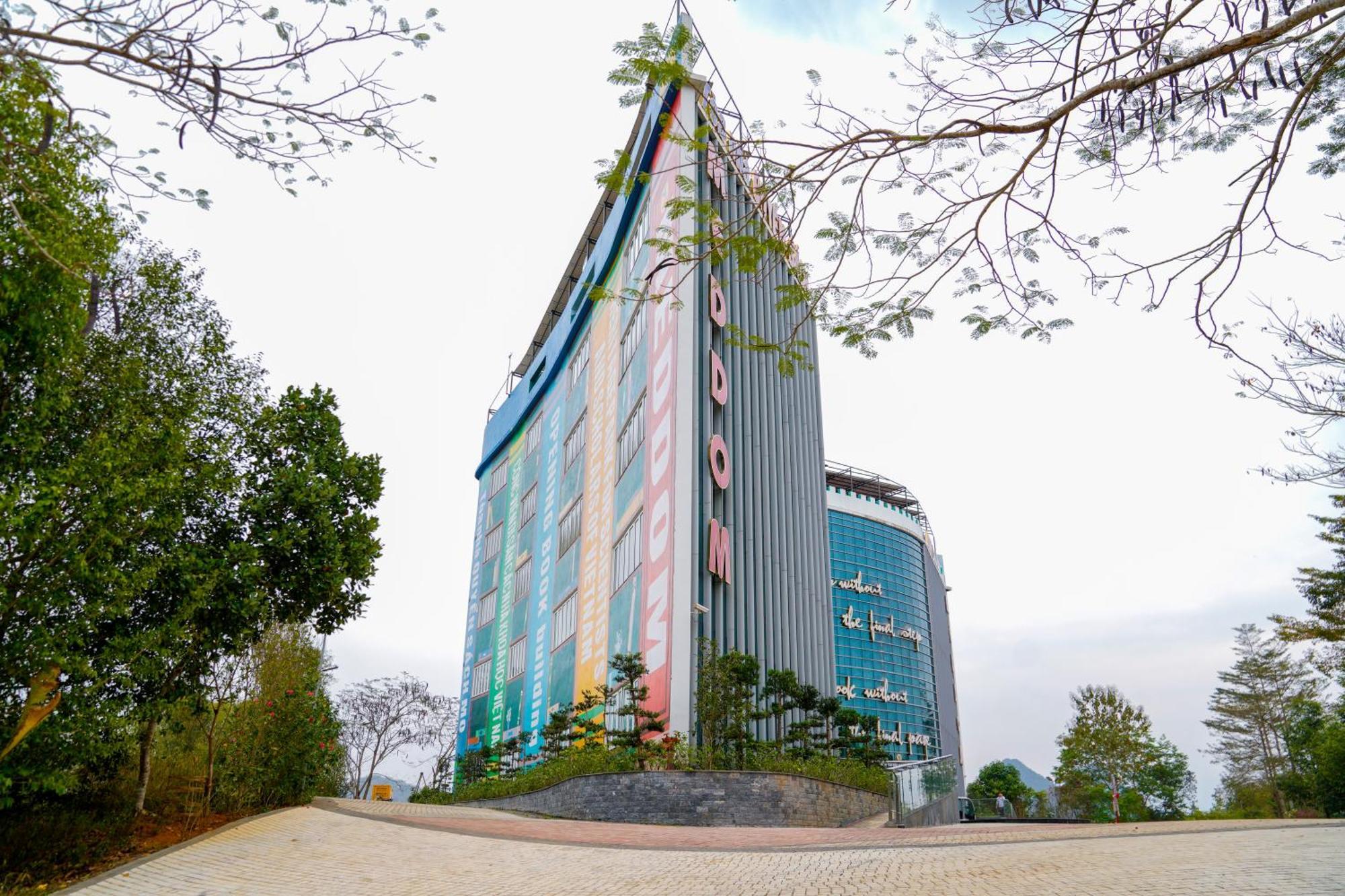 ホテル Meddom Park Cao Phong エクステリア 写真
