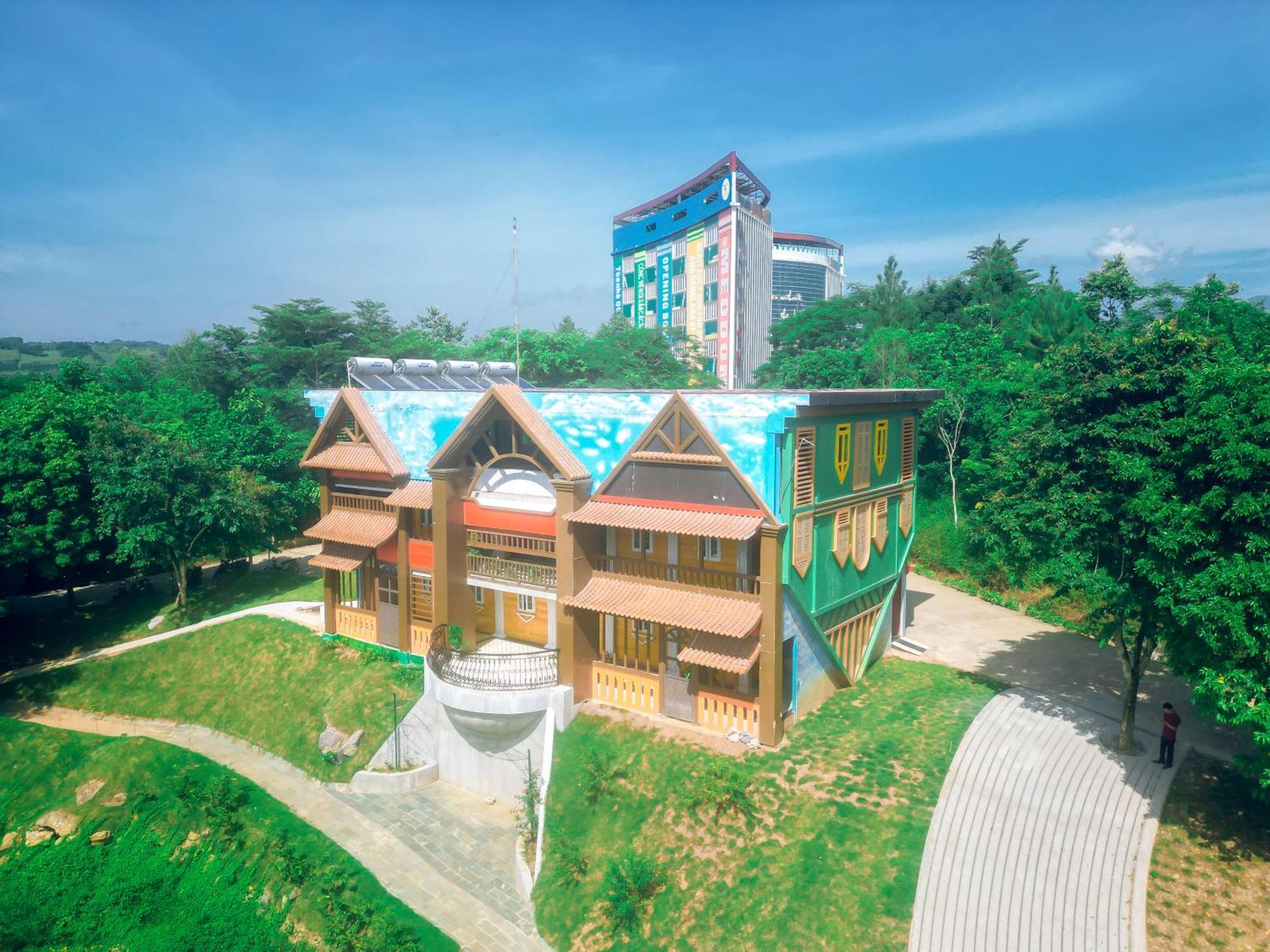 ホテル Meddom Park Cao Phong エクステリア 写真