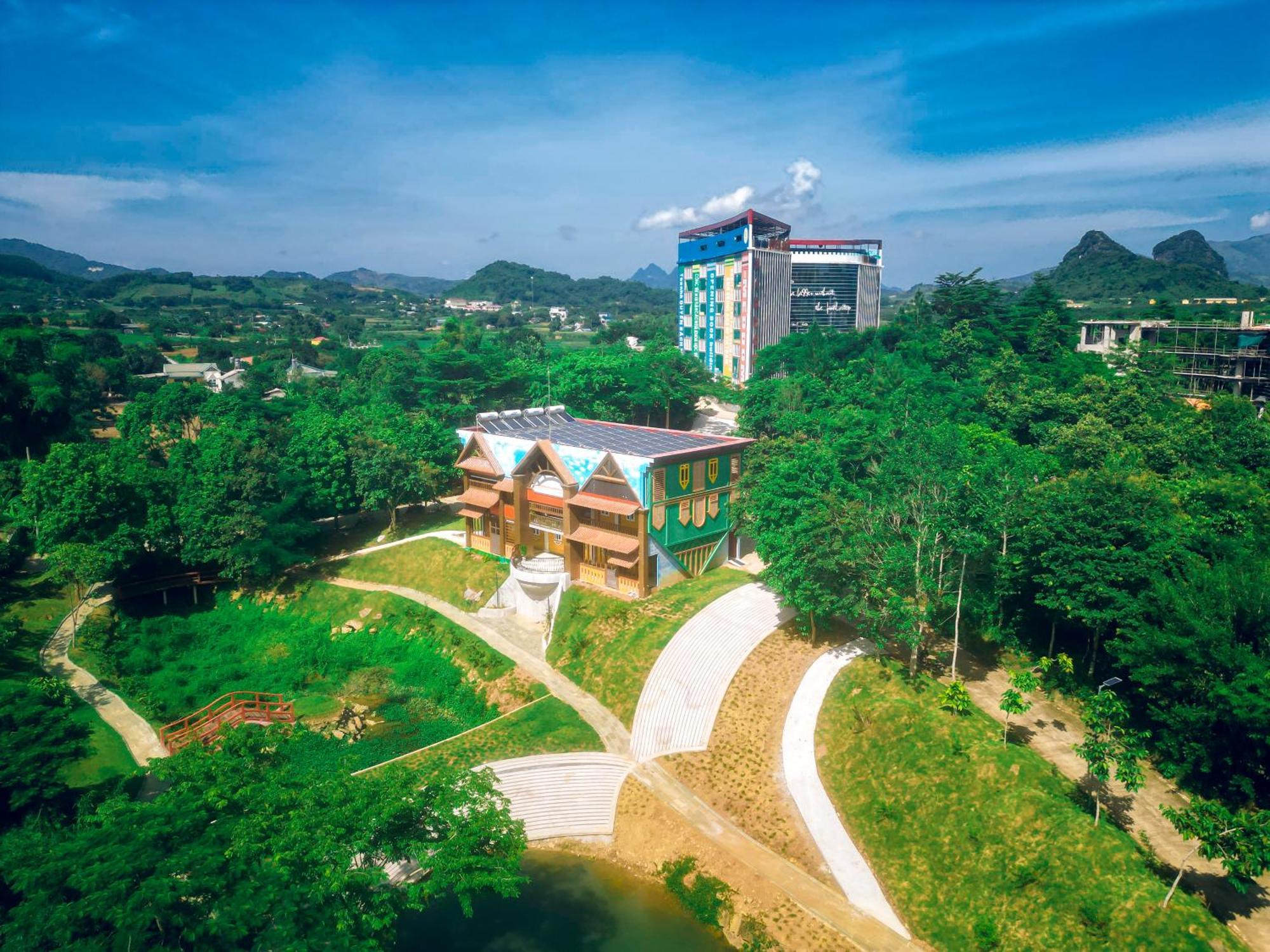 ホテル Meddom Park Cao Phong エクステリア 写真